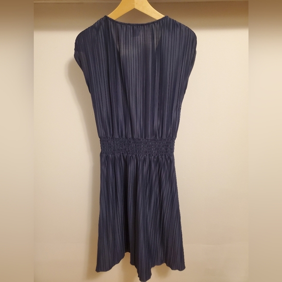 DKNY Women’s Pleated Smocked-Waist V Neck Dress. Dark Blue. Size 14. - Picture 5 of 13